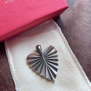 James Avery RETIRED Ava Heart Pendant